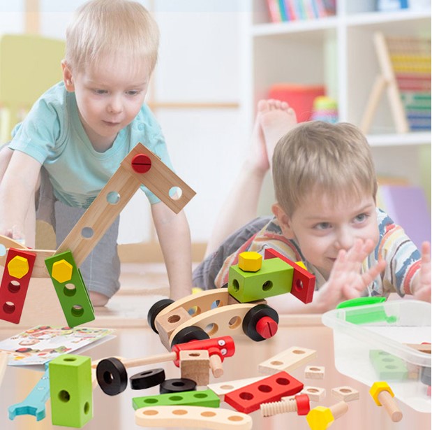 Boite-a-outils-enfant-emballage-plastique-socialisation