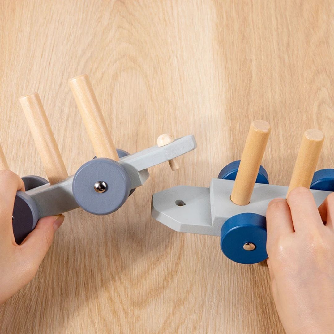 cadeau-bebe-train-en-bois-cazey-accroche