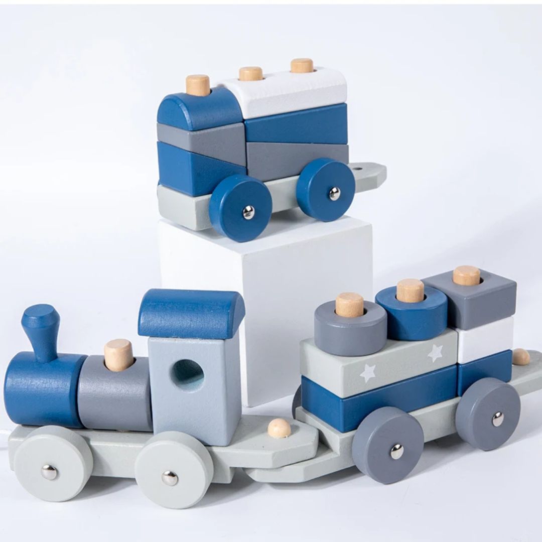 cadeau-bebe-train-en-bois-cazey-expose