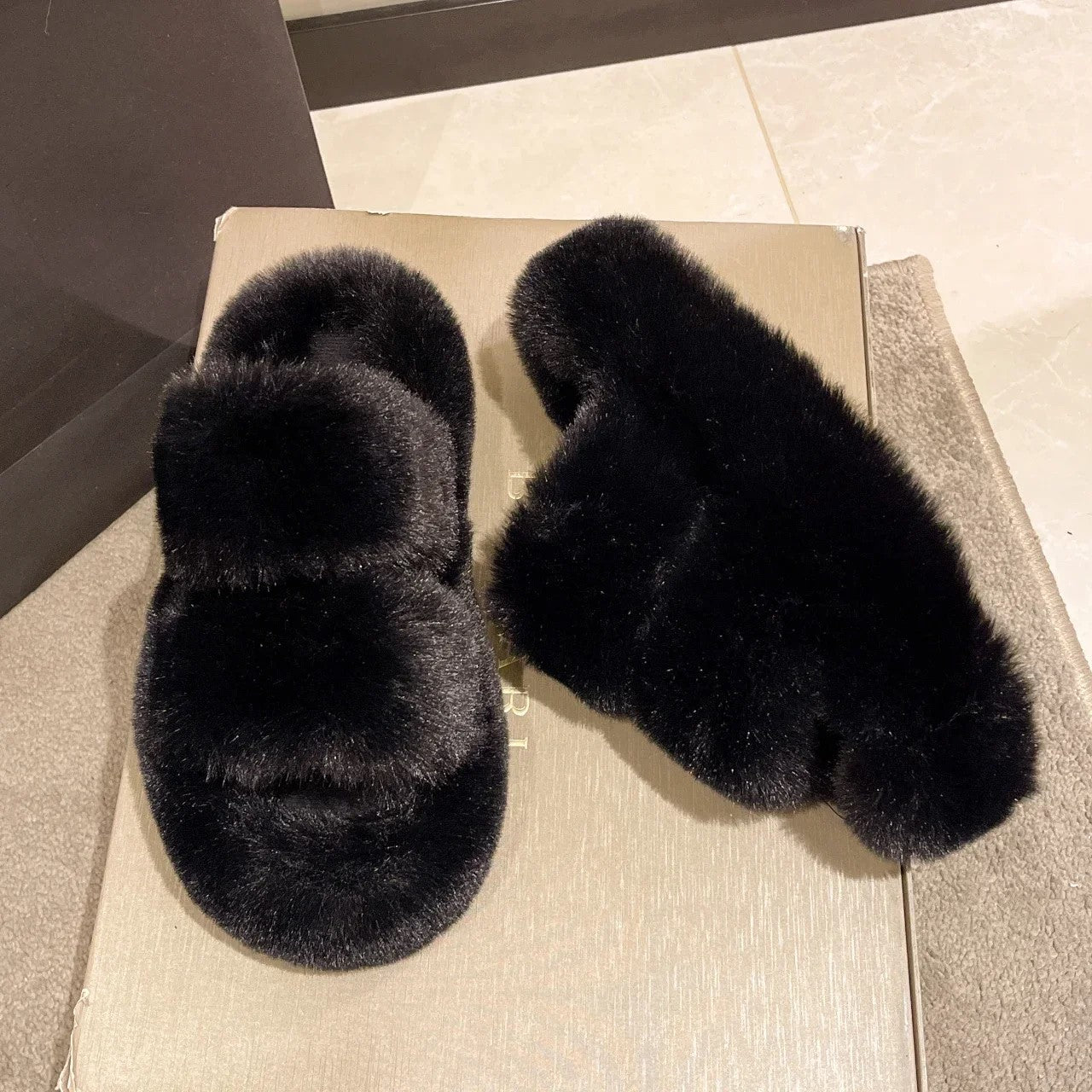 chaussons-femme-slippers-noirs-hiver