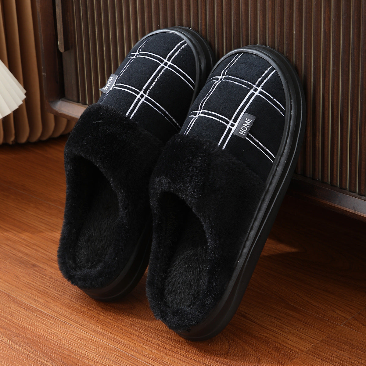 chausson-homme-noir-homeconfort-salon