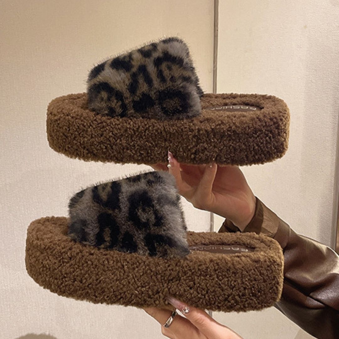 chaussons-femme-leopard-gris-semelle