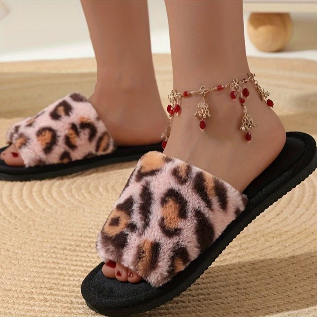 chaussons-femme-leopard-noir-roses-détente