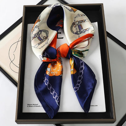 foulard-en-soie-femme-bleu-blanc-de-luxe
