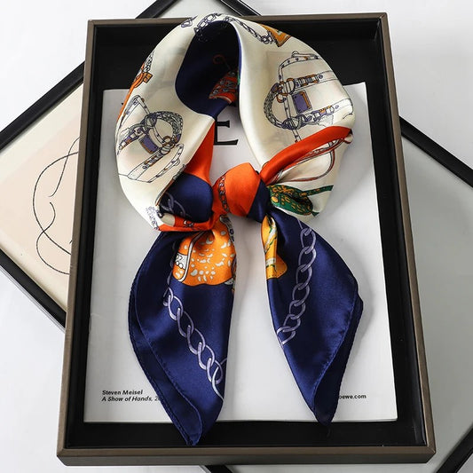 foulard-en-soie-femme-bleu-blanc-de-luxe