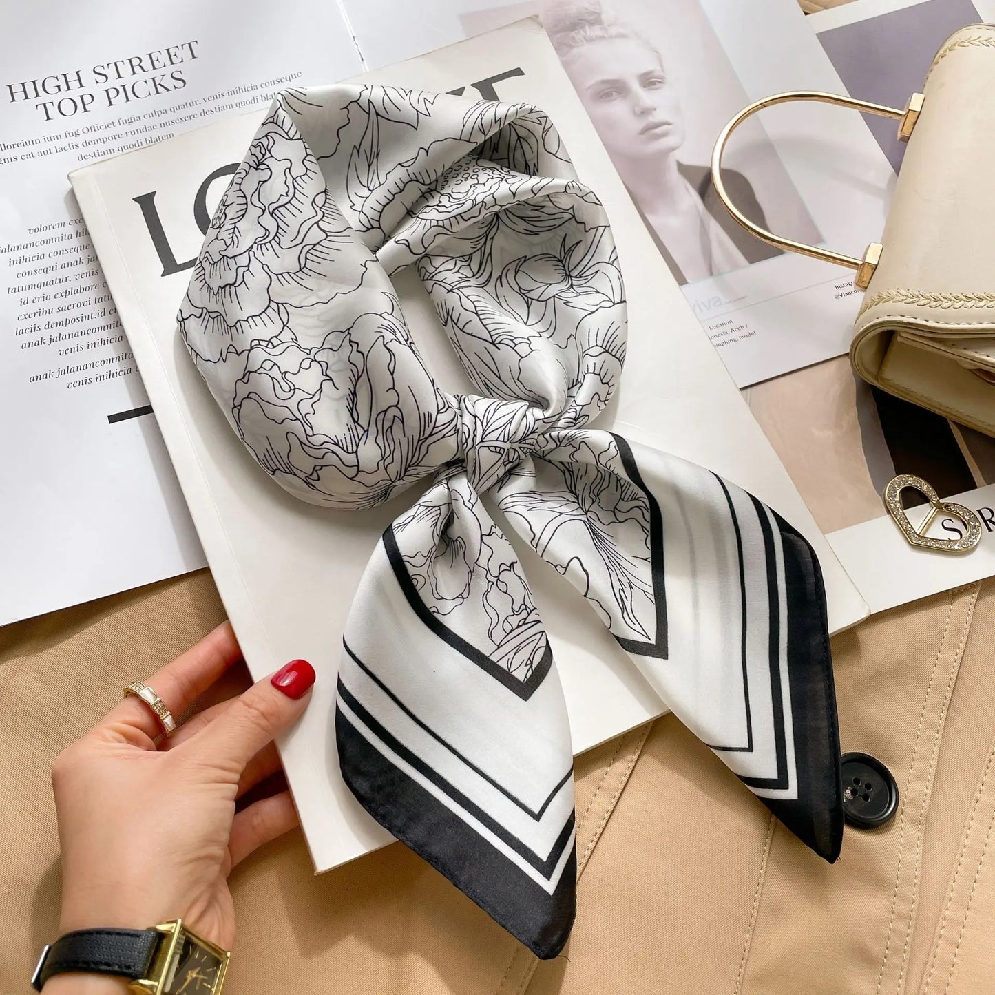 foulard-en-soie-femme-dessins-noir-blanc