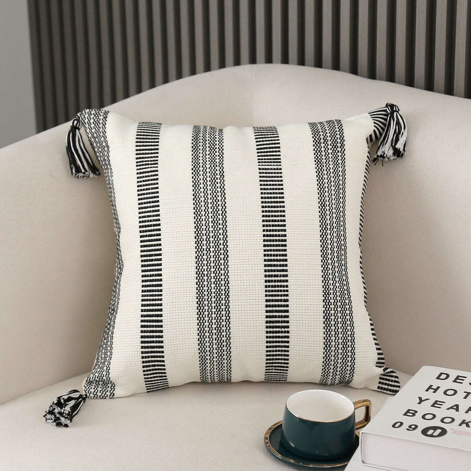 housse-de-coussin-wovencover-carre-six-bandes_929607cd-7623-44dc-8a8b-74e346d8c505
