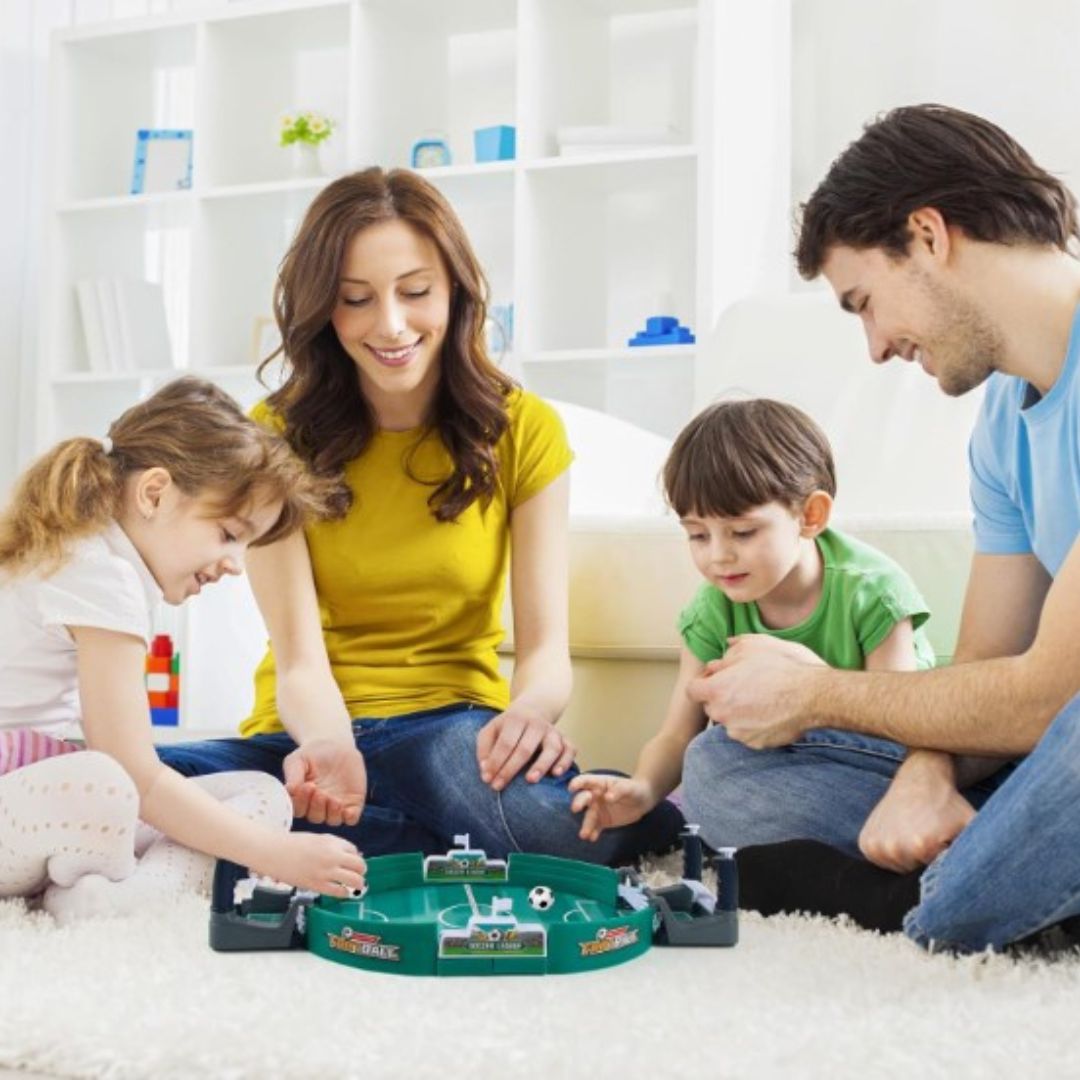 mini-baby-foot-famille-au-sol