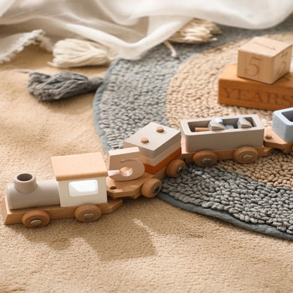 train-en-bois-caroussel-sur-tapis