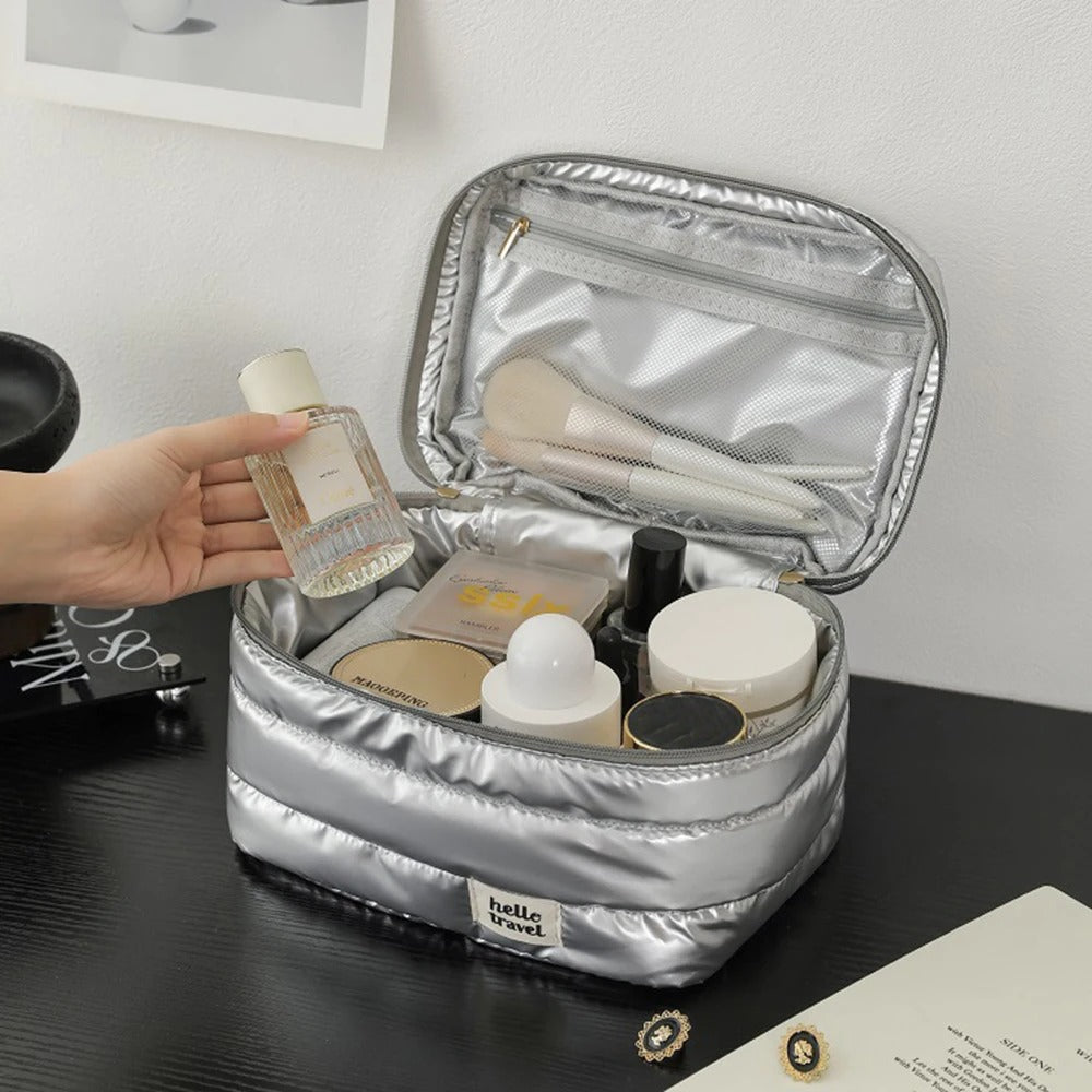 trousse-de-maquillage-grise-ouverte