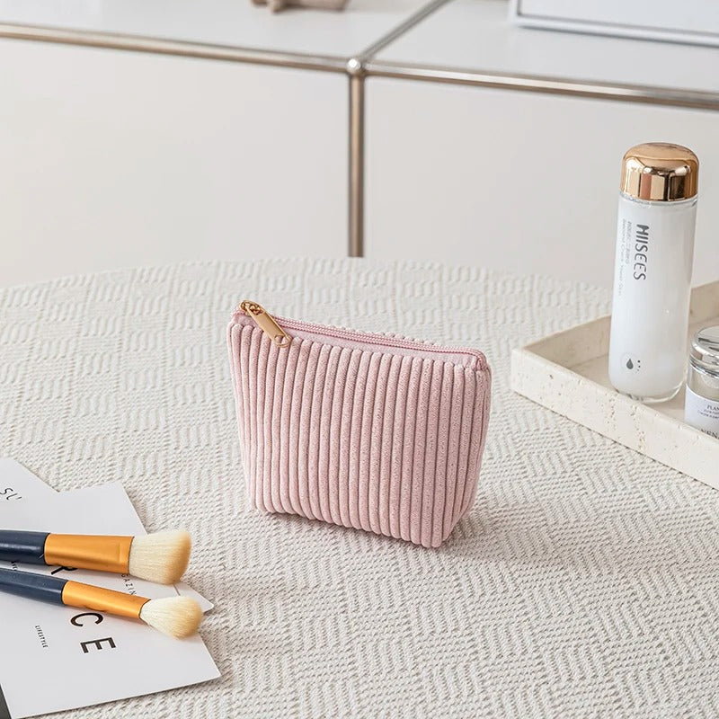 trousse-de-maquillage-triangle-rose