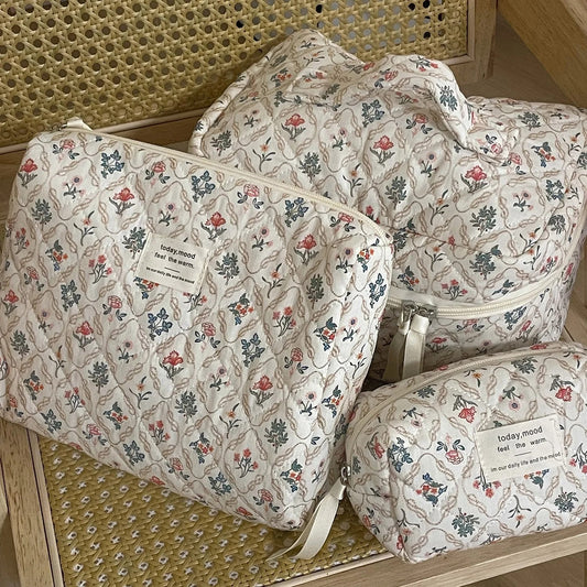 trousse-de-toilette-ensemble-fleurs-vertes-rouges