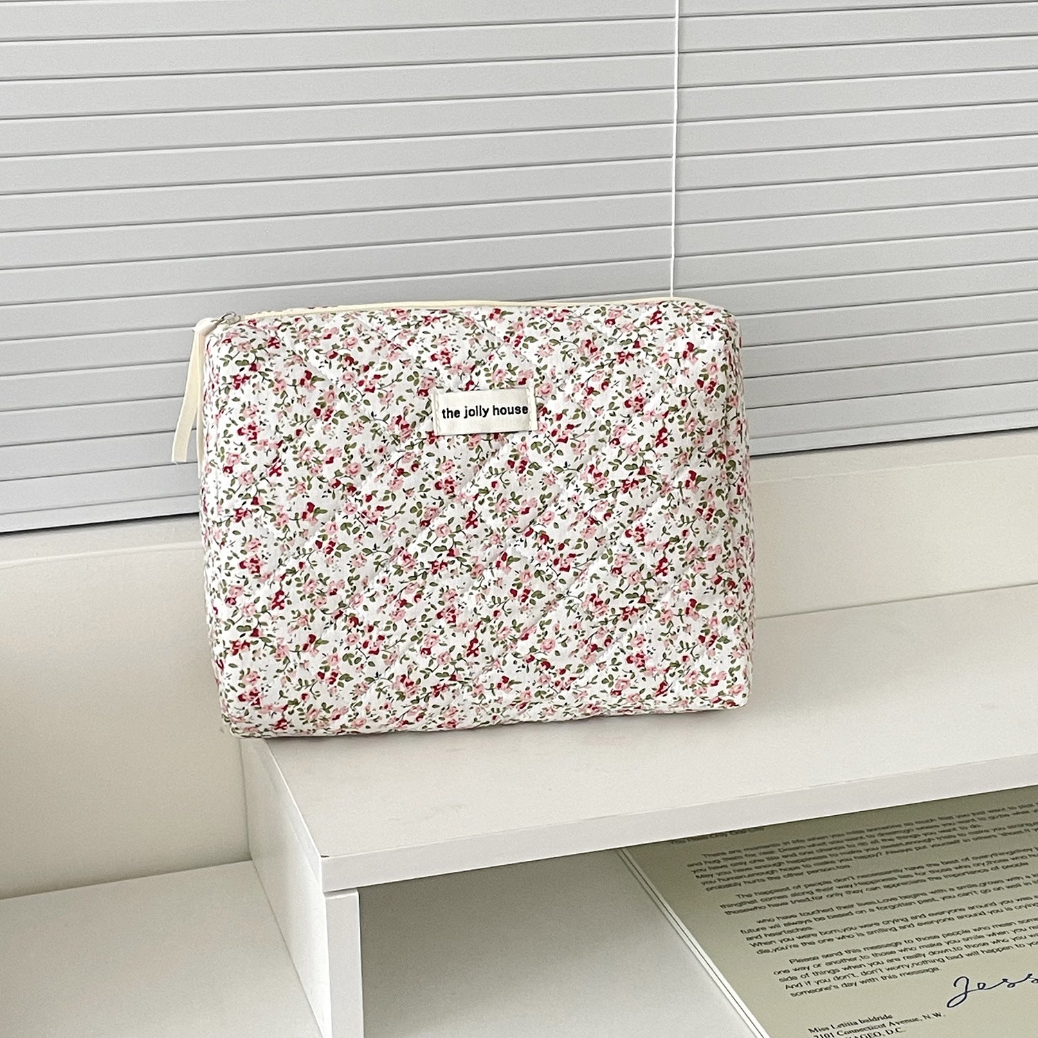 trousse-de-toilette-femme-fleurs-rouges-vertes-medium