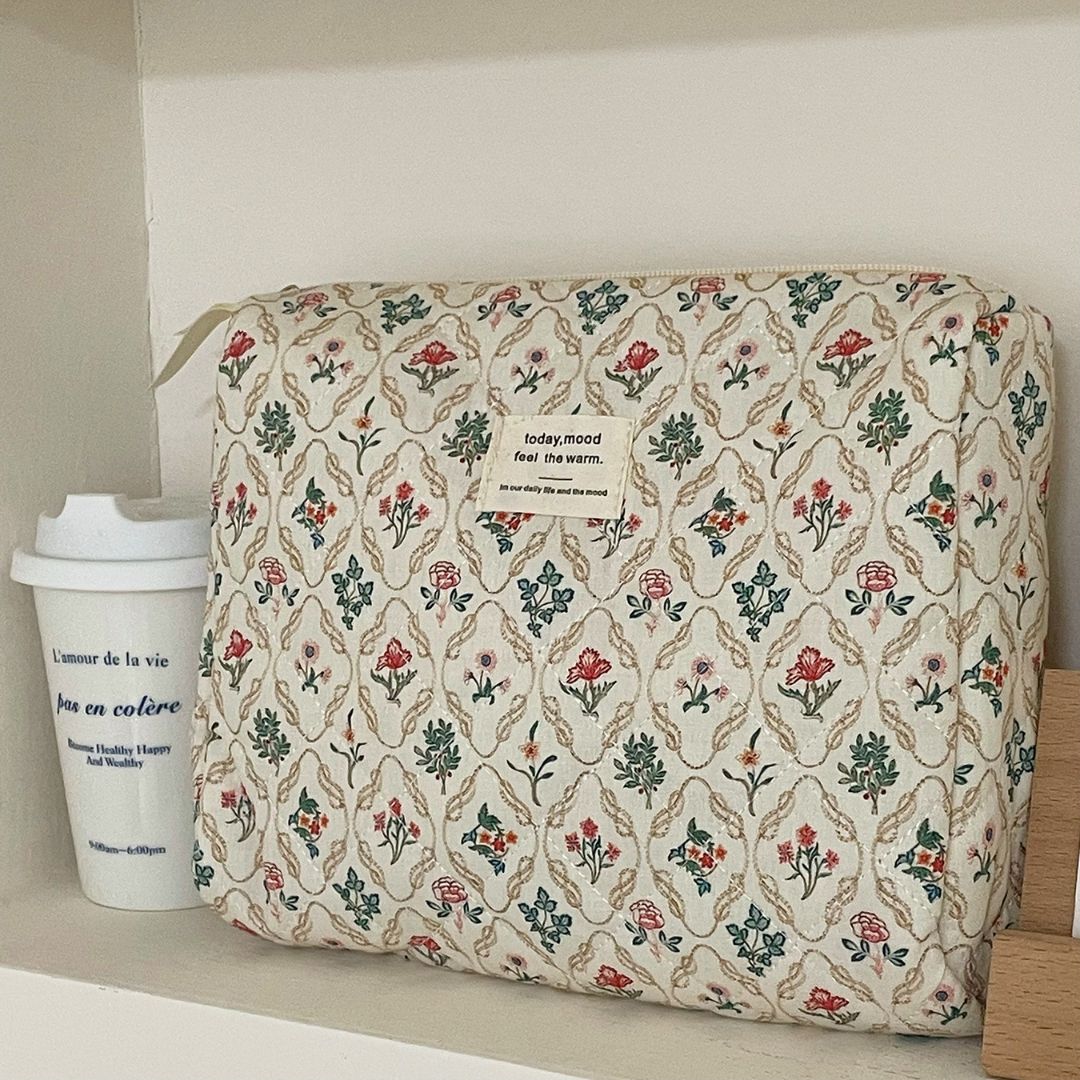 trousse-de-toilette-femme-fleurs-rouges-vertes-moyen