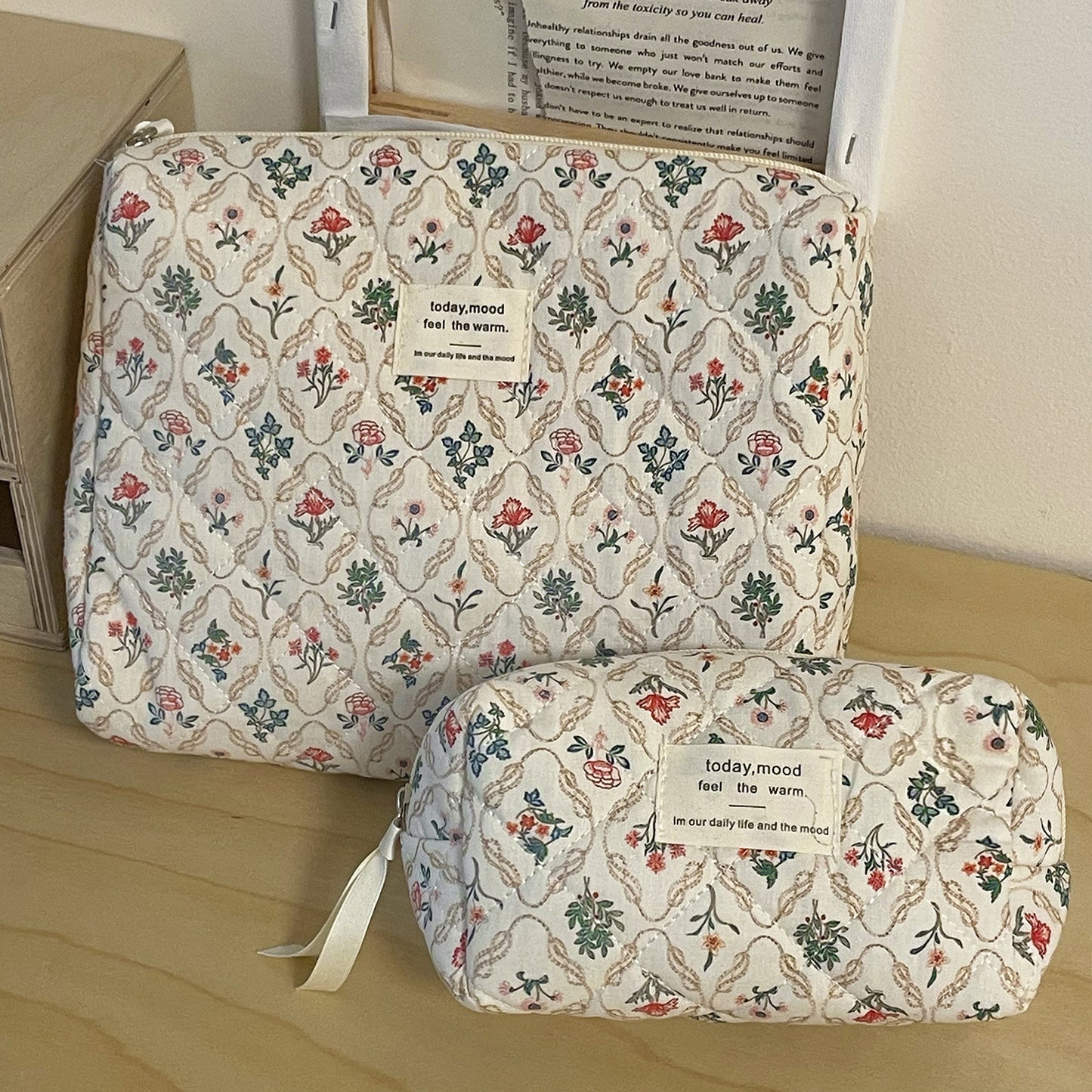 trousse-de-toilette-femme-fleurs-rouges-vertes-tendance