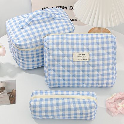 trousse-de-toilette-femme-lot-carreaux-bleus