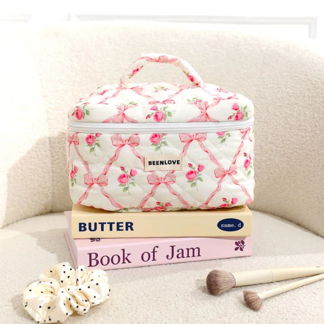 trousse-de-toilette-femme-noeuds-roses-moderne