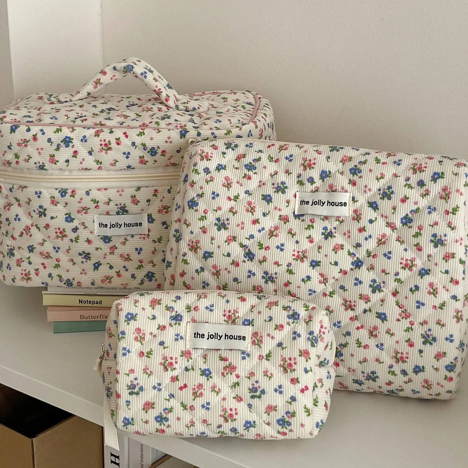 trousse-de-toilette-femme-retro-ensmbleb_7aa7cb24-9f66-439d-90d9-b0857409f8e9
