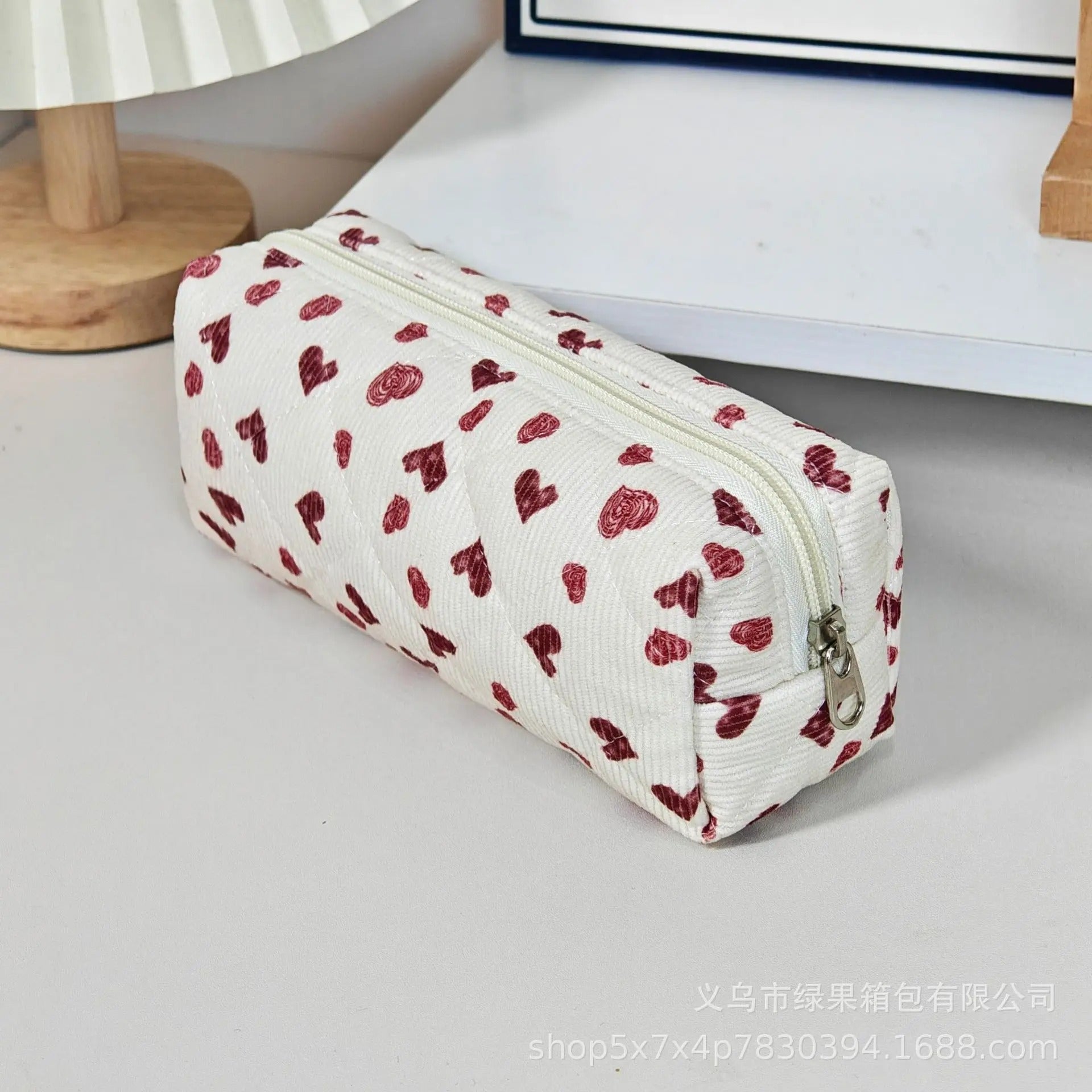trousse-de-toilette-femme-rouges-coeurs-petit