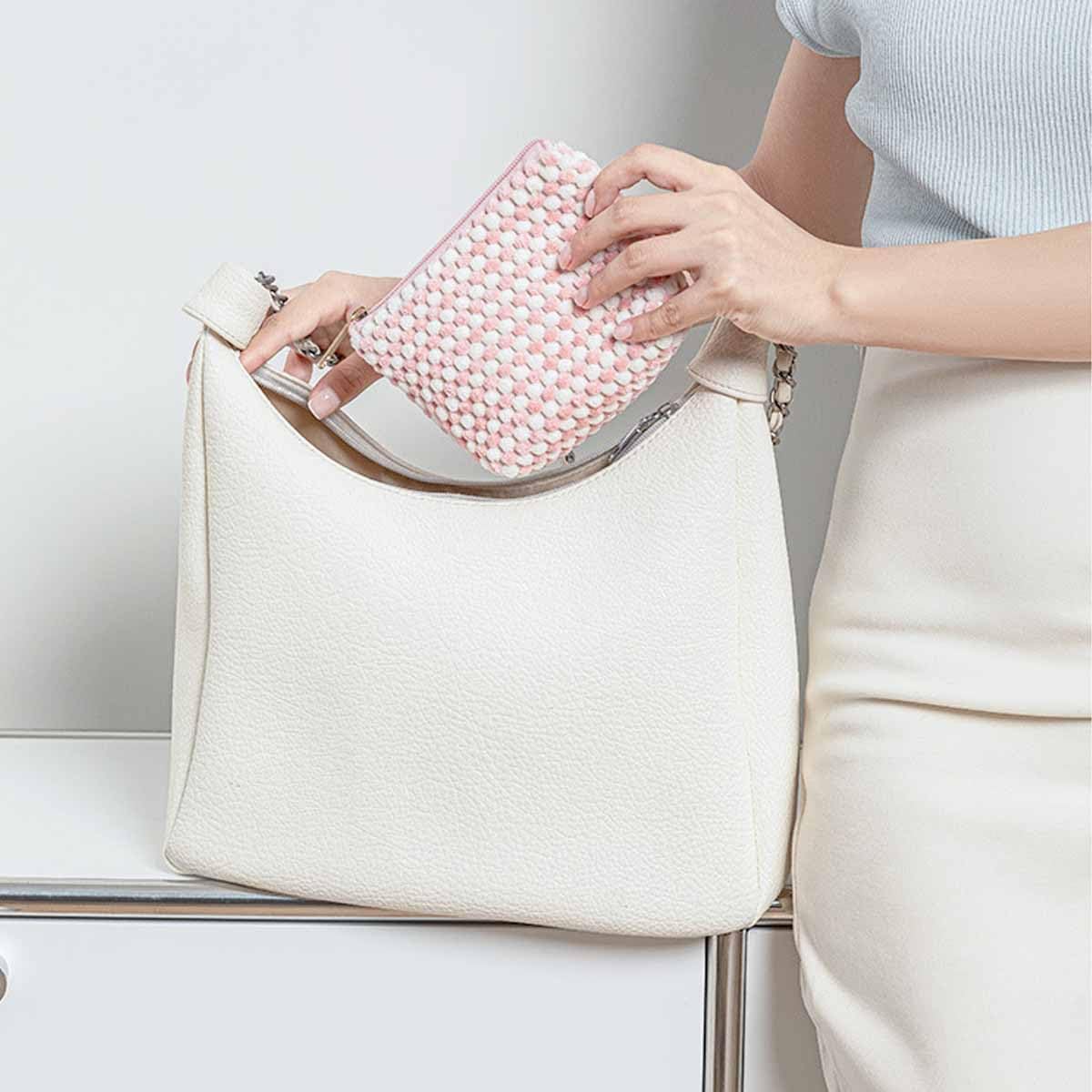 trousse-de-toilette-femme-treillis-rose-pratique