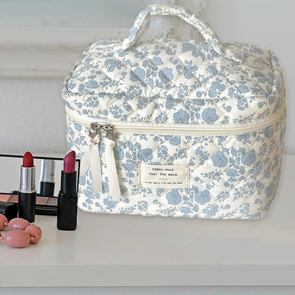 trousse-de-toilette-femme-vintage-fleurs-bleues-grand