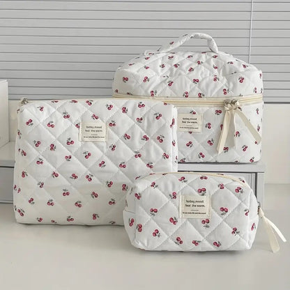 trousse-de-toilette-fleurie-cerises-trio