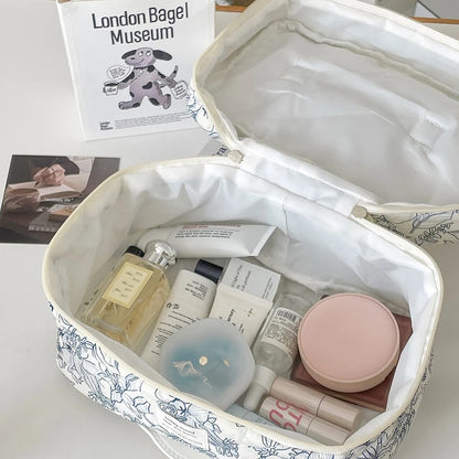 trousse-de-toilette-fleurs-blanc-noir-ouverte