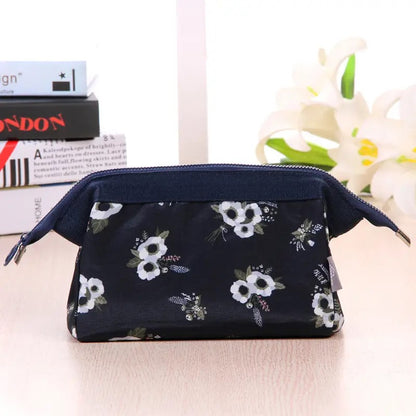 trousse-de-toilette-fleurs-blanches-caroussel-4