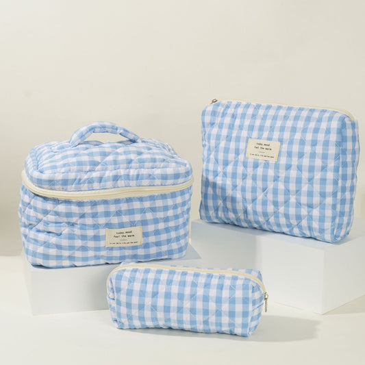 trousse-de-toilette-retro-carreaux-bleus-ensemble