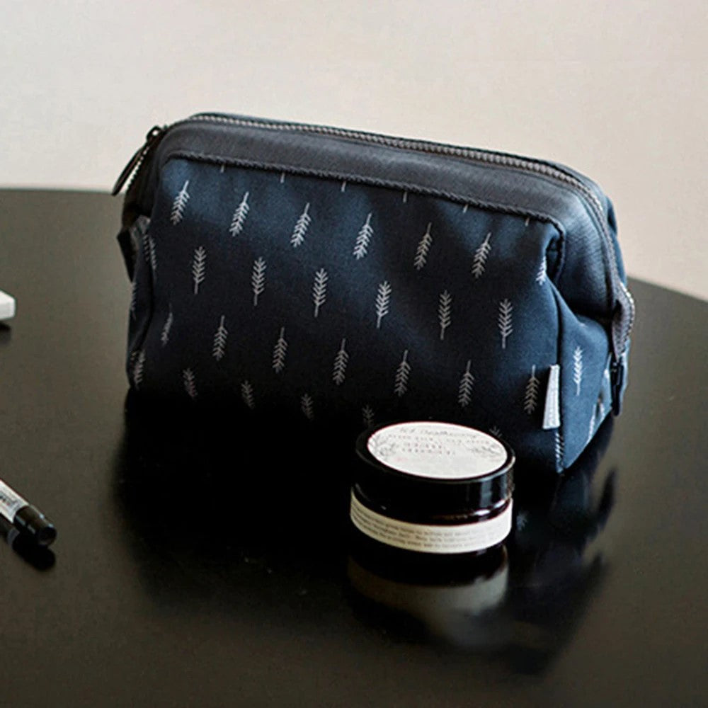 trousse-maquillage-plumes-blanches-élégance