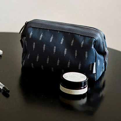 trousse-maquillage-plumes-blanches-élégance